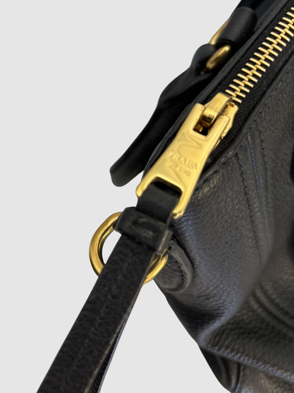 Schwarze Phenix Vitello Handtasche von Prada