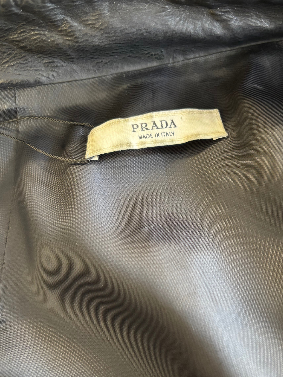 Schwarzer Ledermantel von Prada