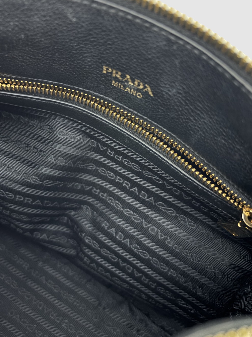 Schwarze Phenix Vitello Handtasche von Prada