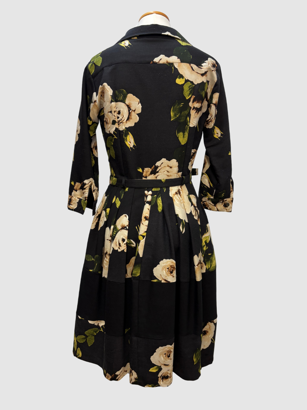 Schwarzes Blusenkleid von Samantha Sung