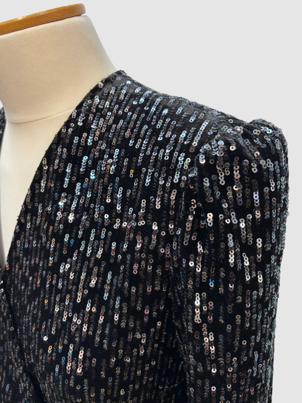 Schwarzes Pailletten-Kleid von Maje