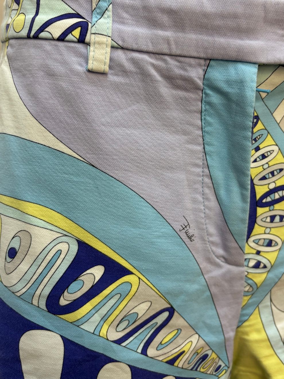 Blau-gelb geprintete Shorts von Emilio Pucci