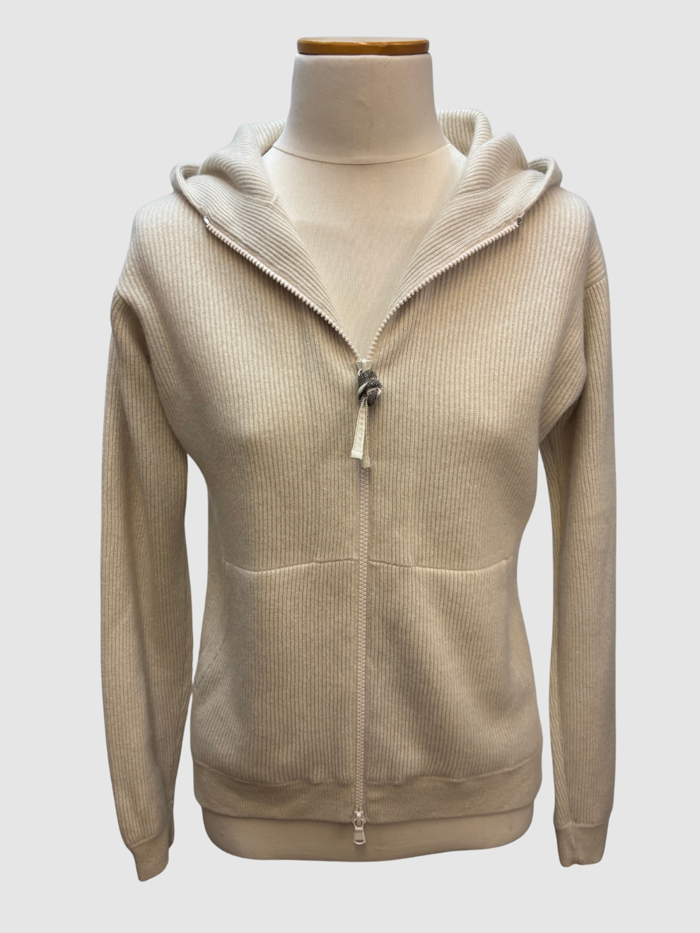 Ecrufarbene Strickjacke von Brunello Cucinelli