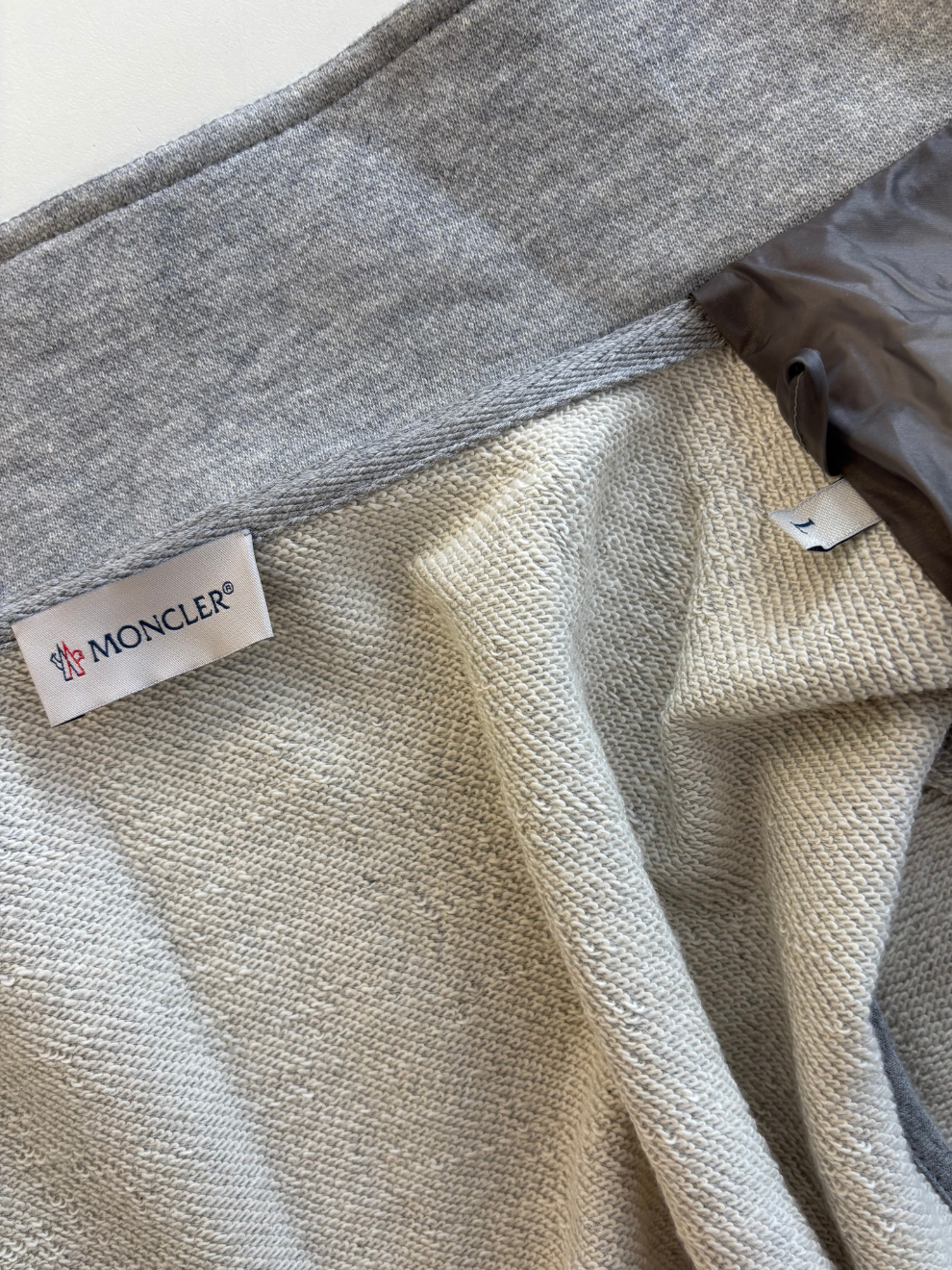 Grauer teilwattierter Blouson von Moncler