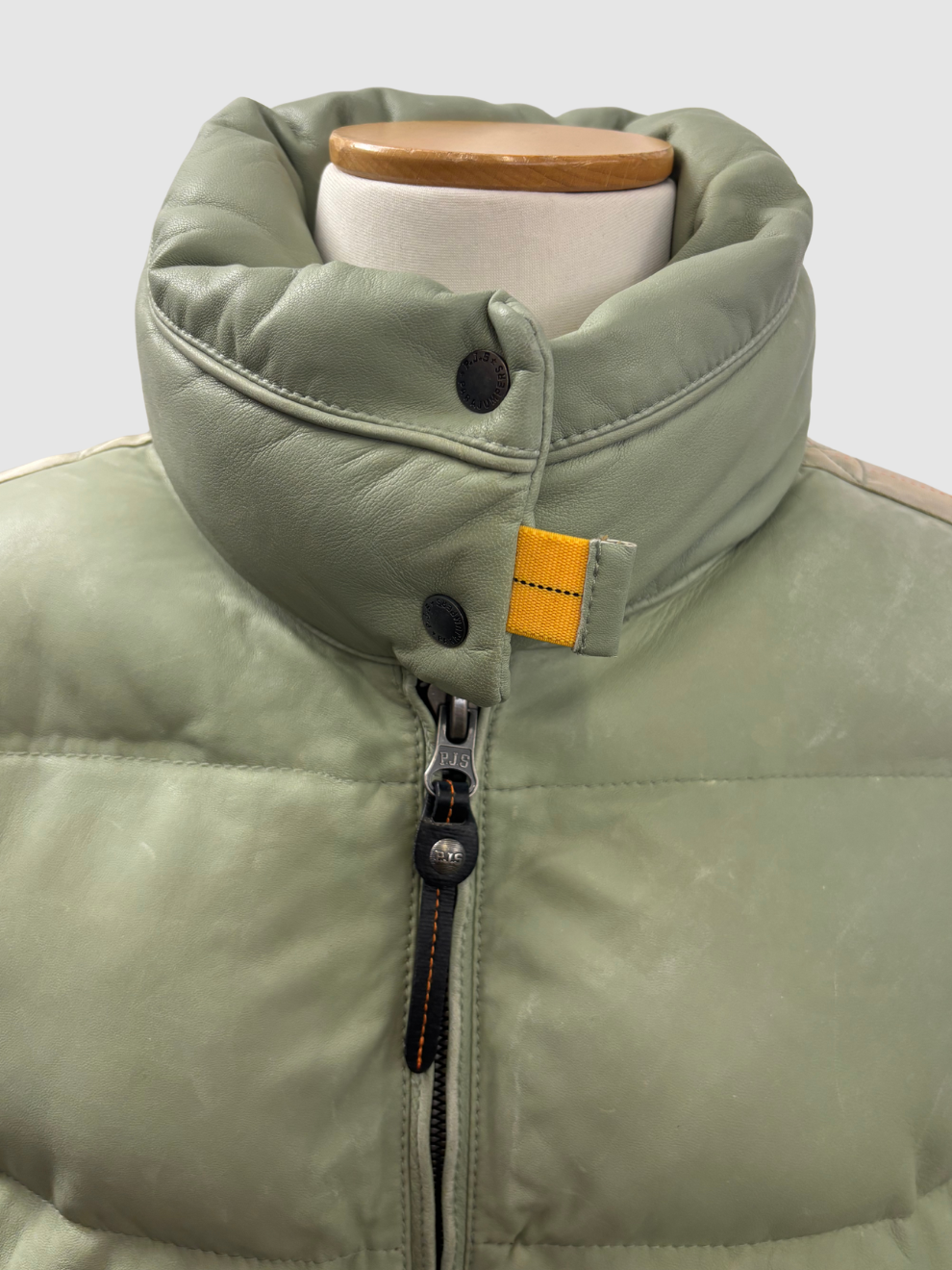Mintgrüner Lederblouson von Parajumpers