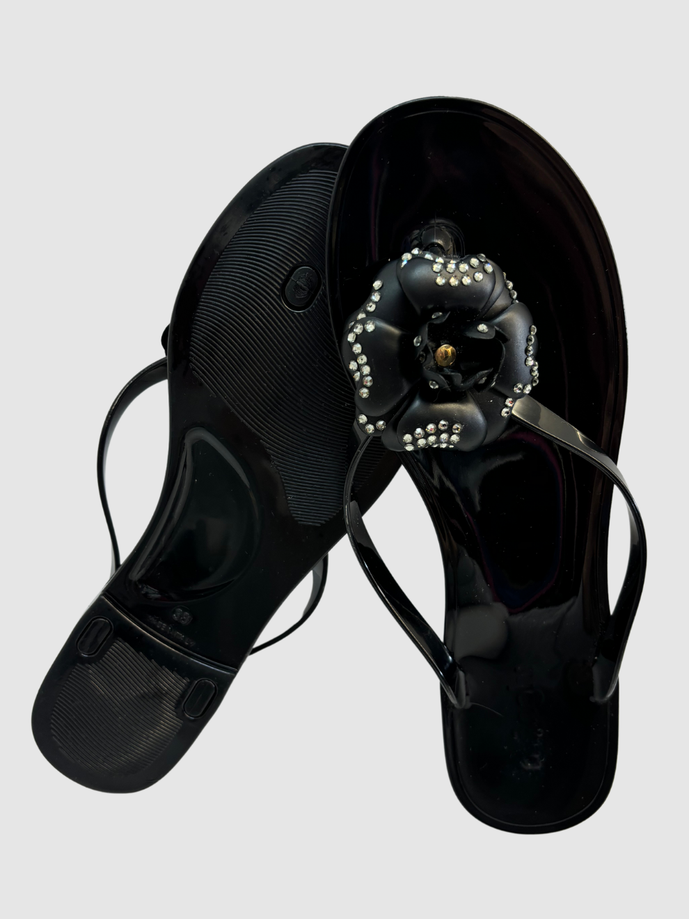 Schwarze Flip Flops mit Blume von Menghi