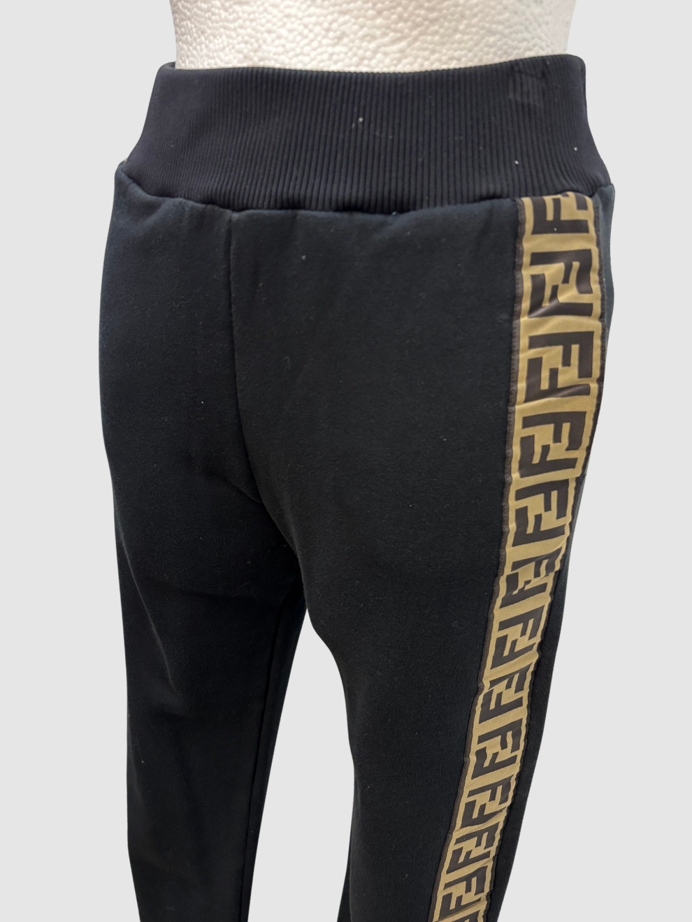 Schwarz-goldene Jogginghose von Fendi