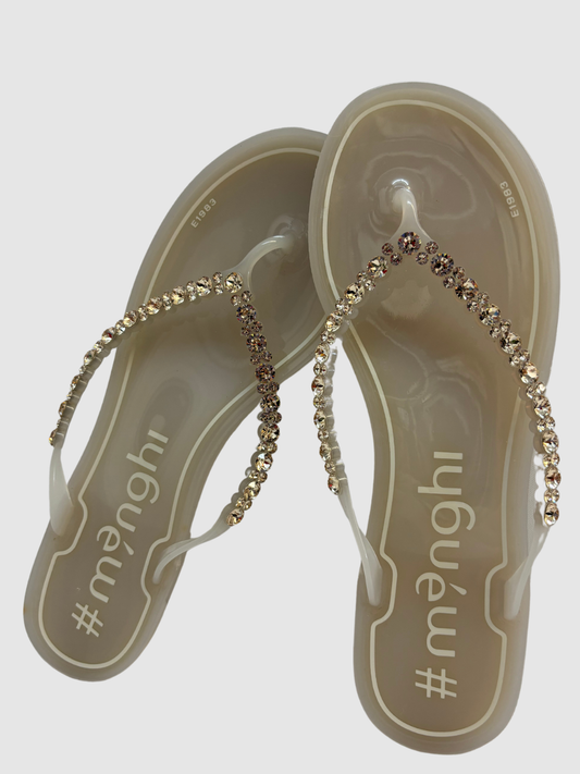 Weiße Strass besetzte Flip Flops von Menghi