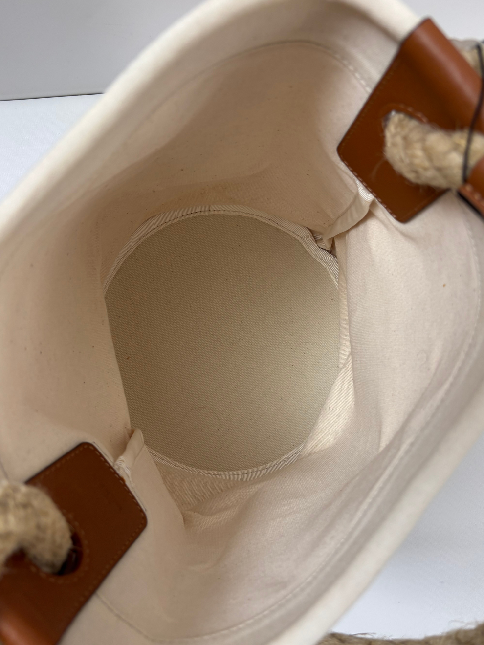 Bucket Bag mit Seilgriff von Loewe