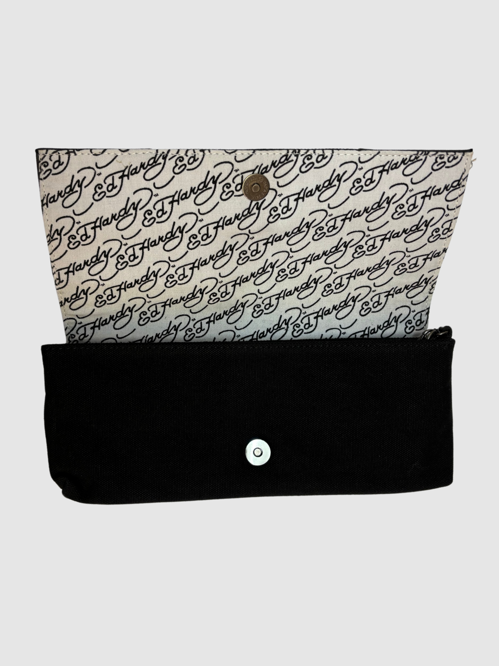 Schwarze Canvas-Clutch mit Rosen und Nieten von Ed Hardy