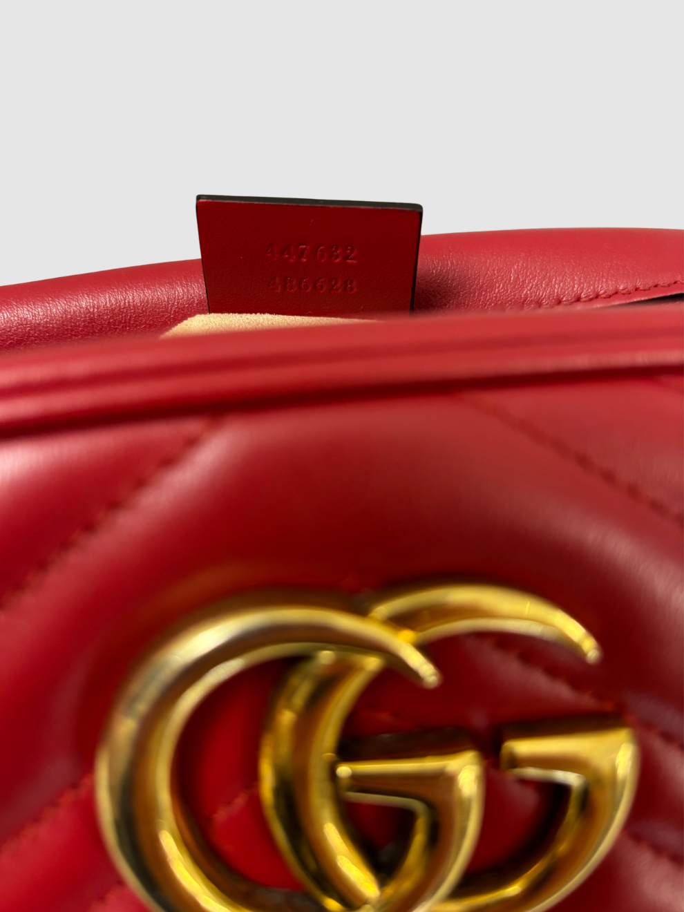 Rote GG Marmont Matelasse von Gucci