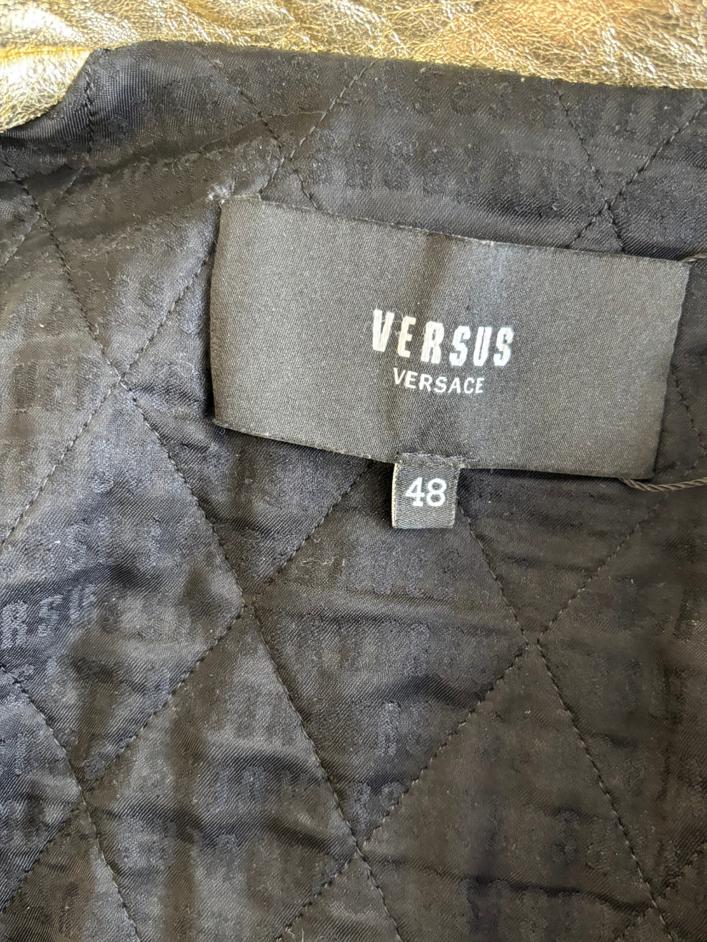 Goldene glänzende Lederjacke von Versus Versace
