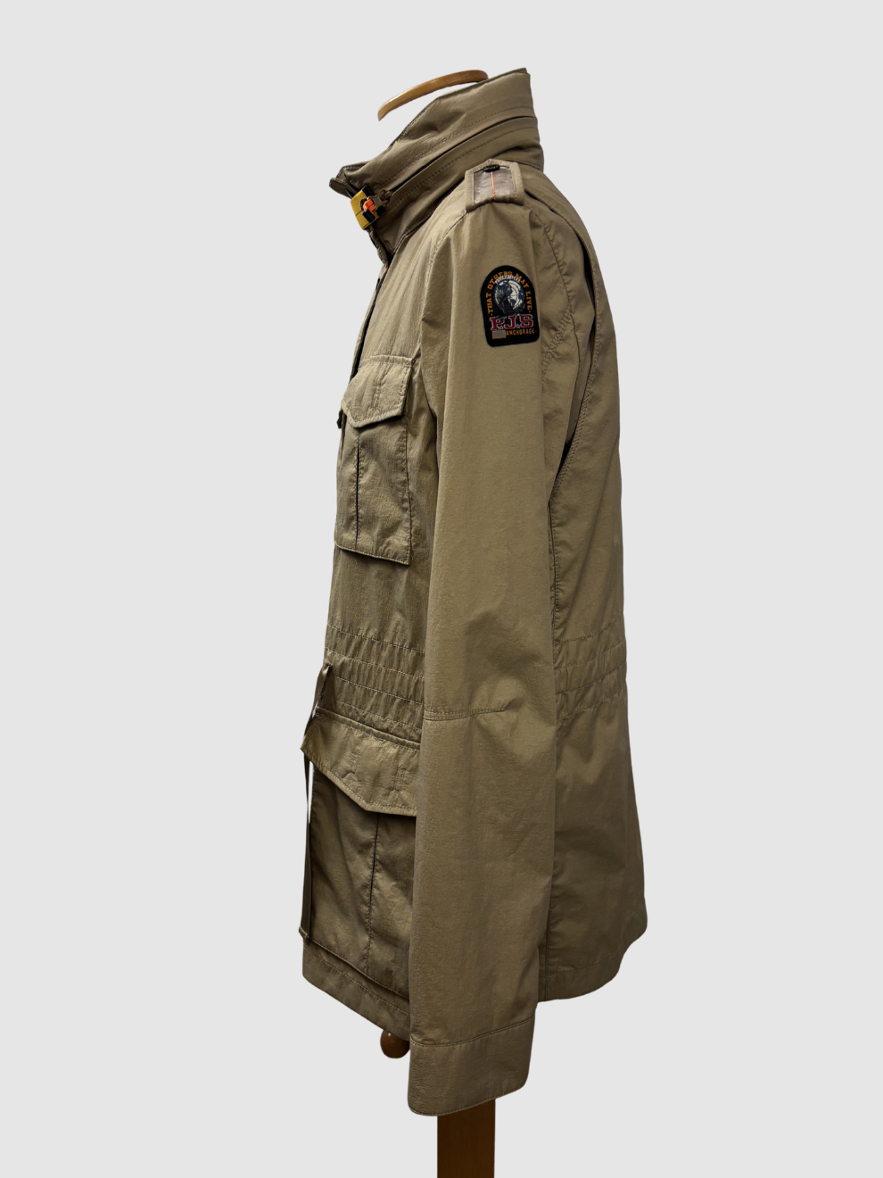 Khakifarbener Windbreaker von Parajumpers