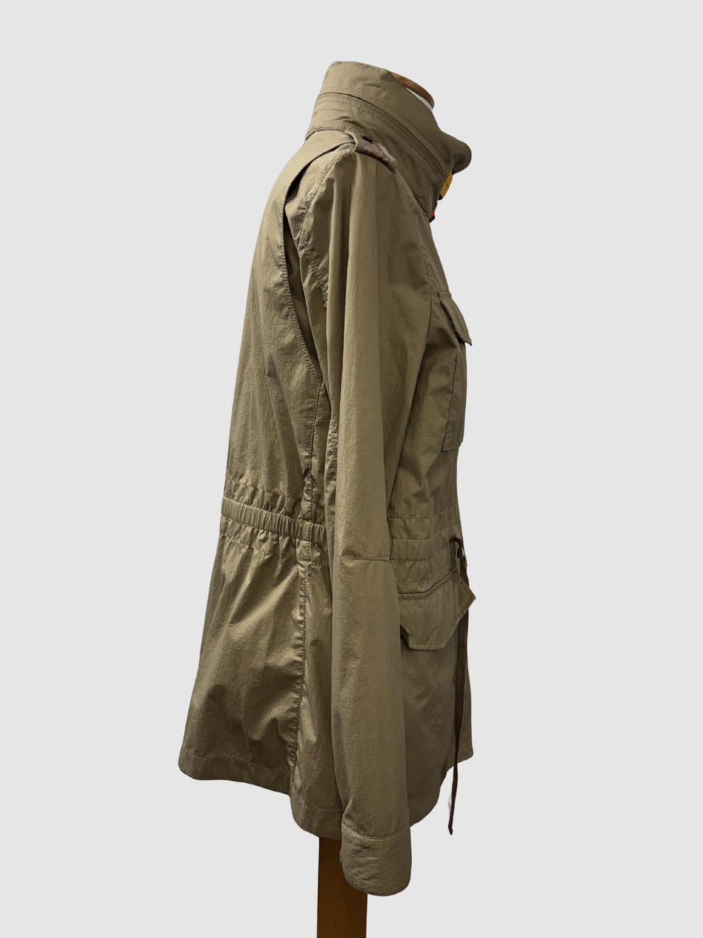 Khakifarbener Windbreaker von Parajumpers