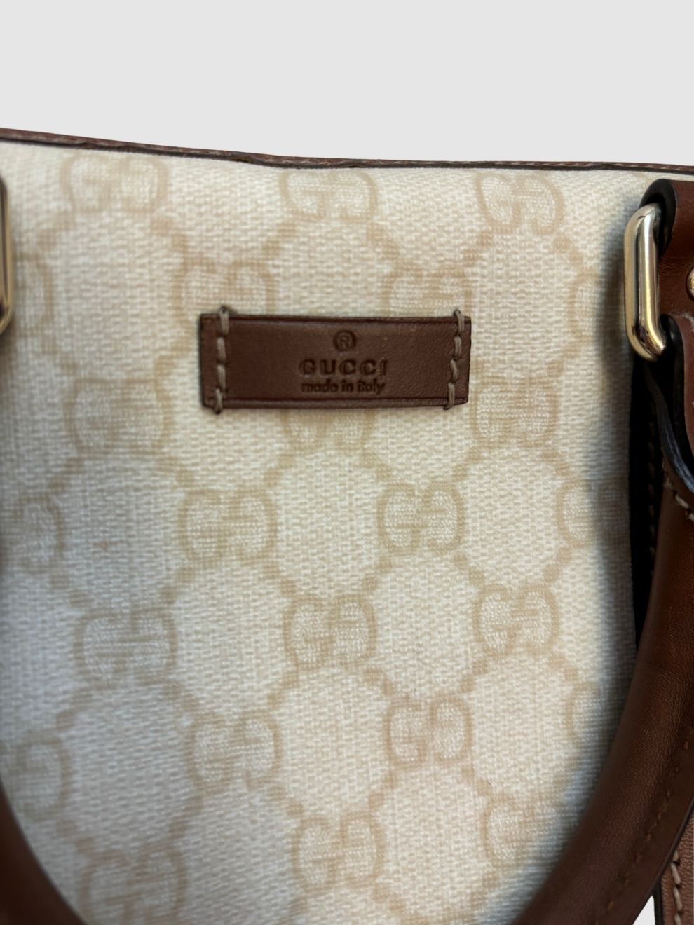 Cremeweiße Bowling-Bag Modell Joy mit braunen Lederdetails von Gucci