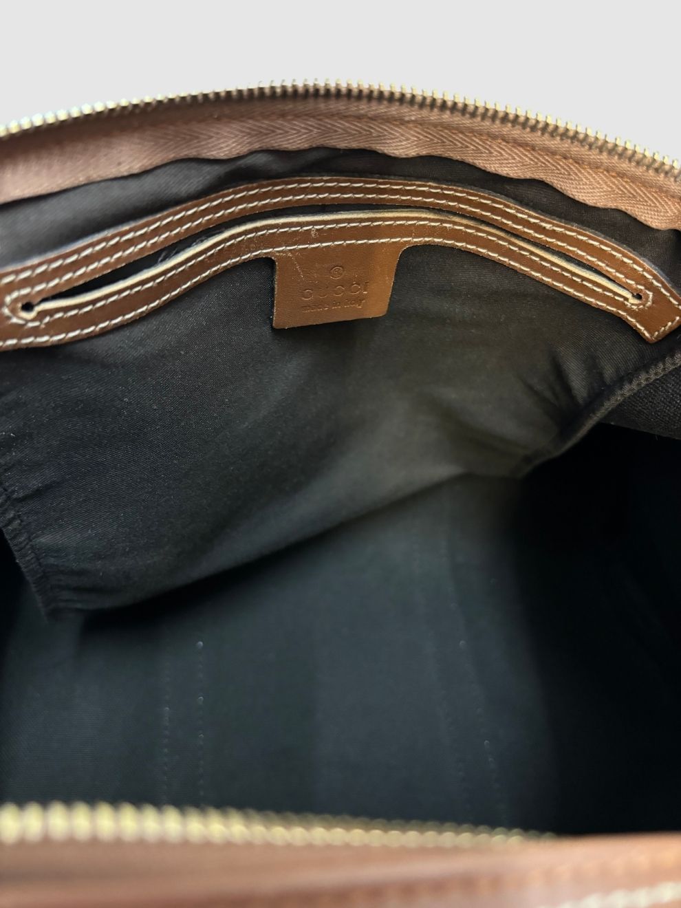 Cremeweiße Bowling-Bag Modell Joy mit braunen Lederdetails von Gucci