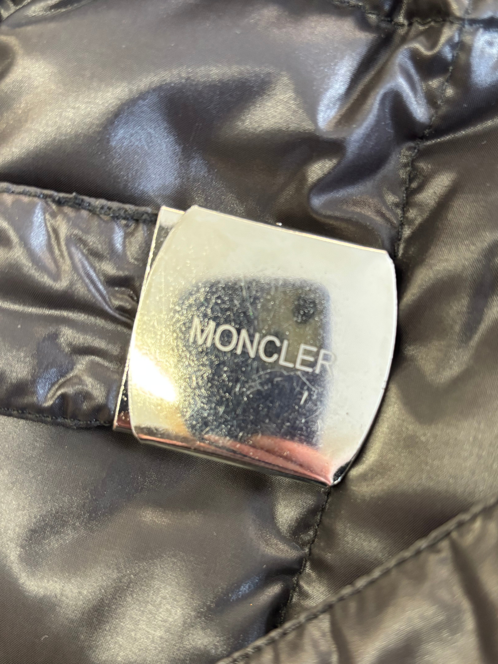 Schwarze Daunenjacke von Moncler