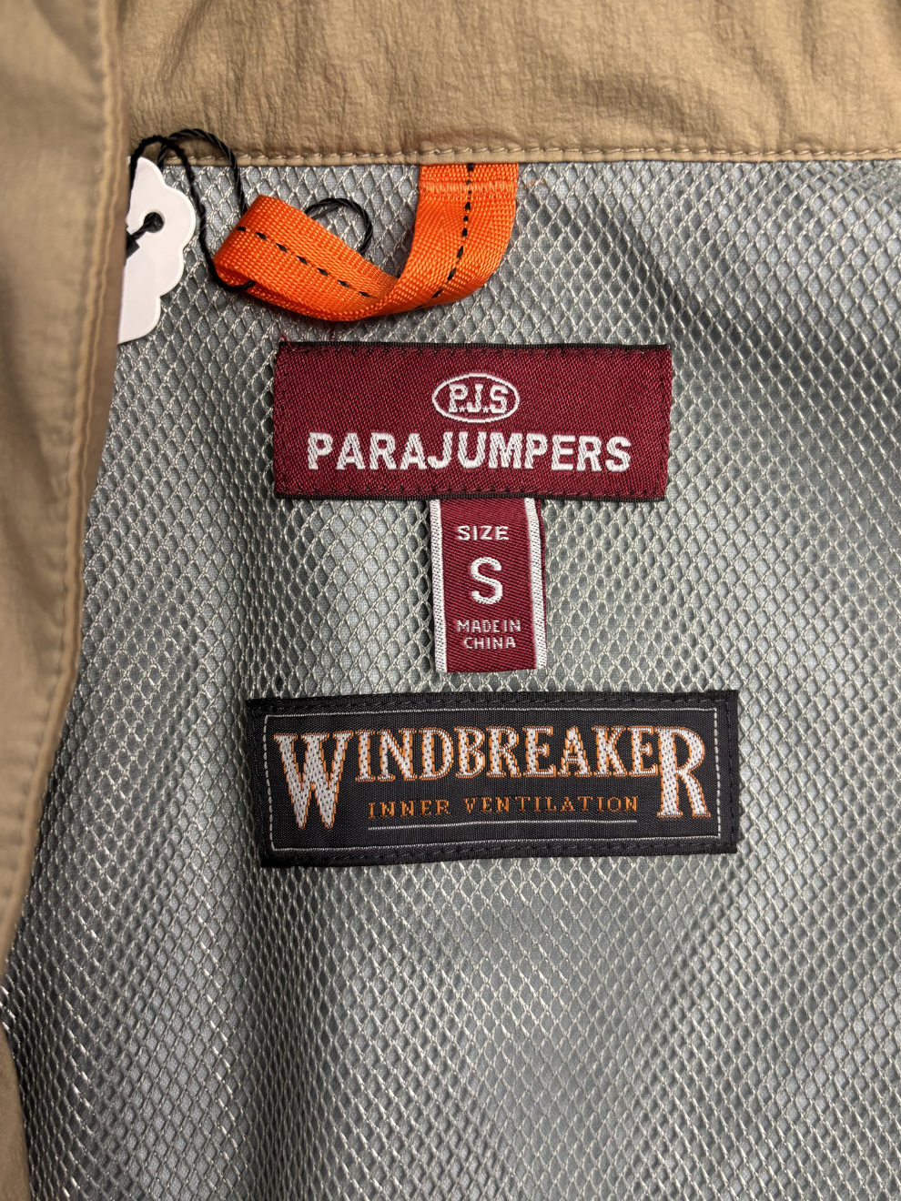 Khakifarbener Windbreaker von Parajumpers