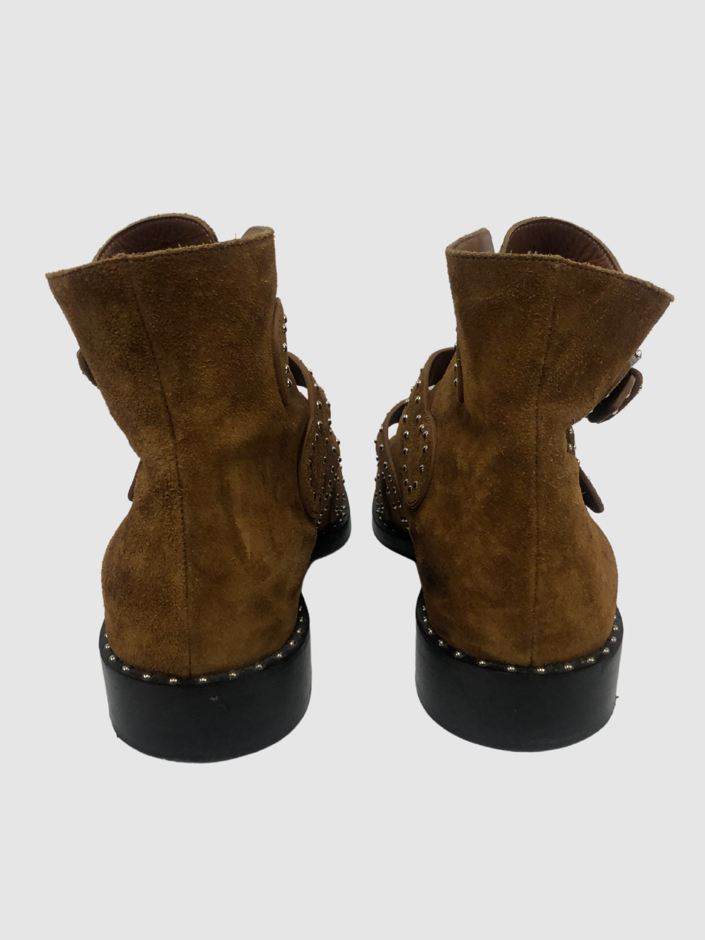 Rehbraune Velour-Booties mit Nieten-Schnallen von Givenchy