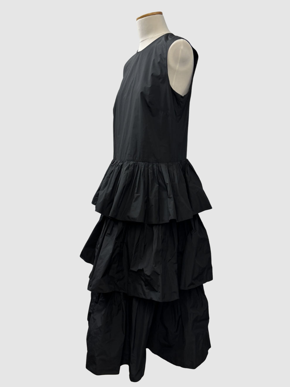 Schwarzes Stufenkleid von RED Valentino