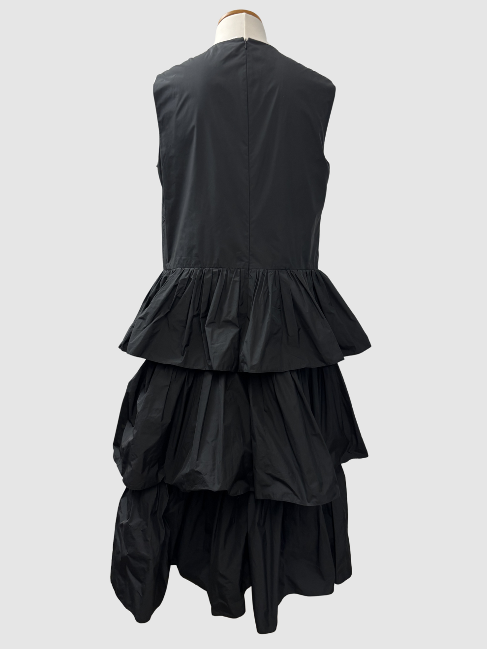 Schwarzes Stufenkleid von RED Valentino