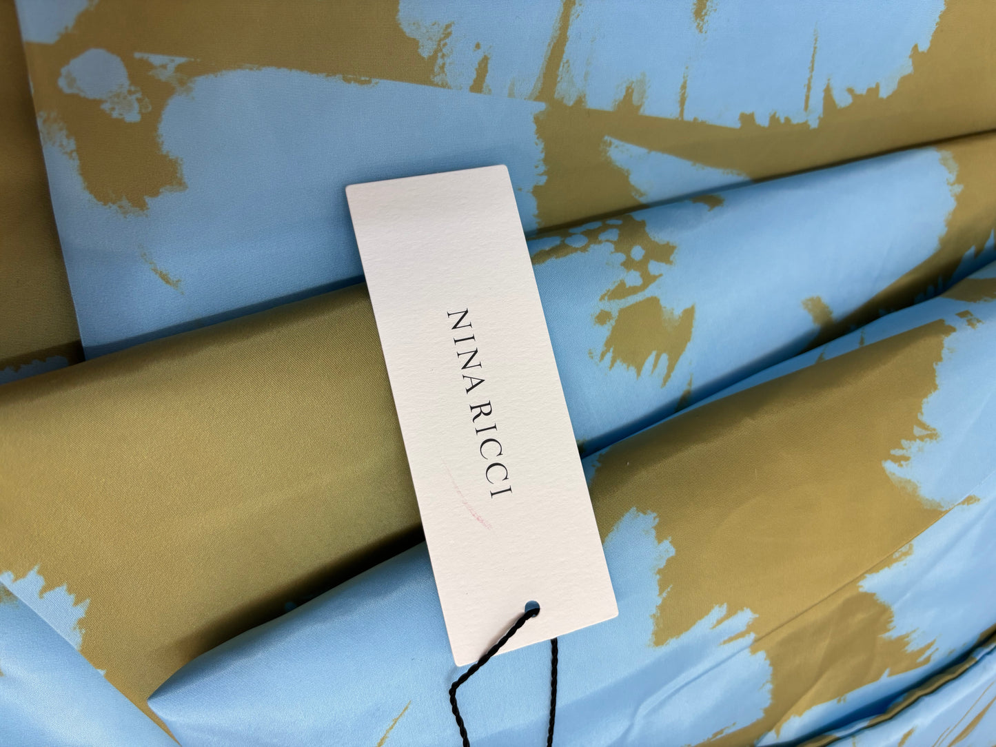 Hellblau-goldfarbene Stola von Nina Ricci